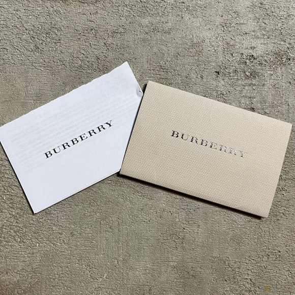 Authentic Burberry handbag (crossbody, shoulder, or hand carry) - Picture 6 of 11